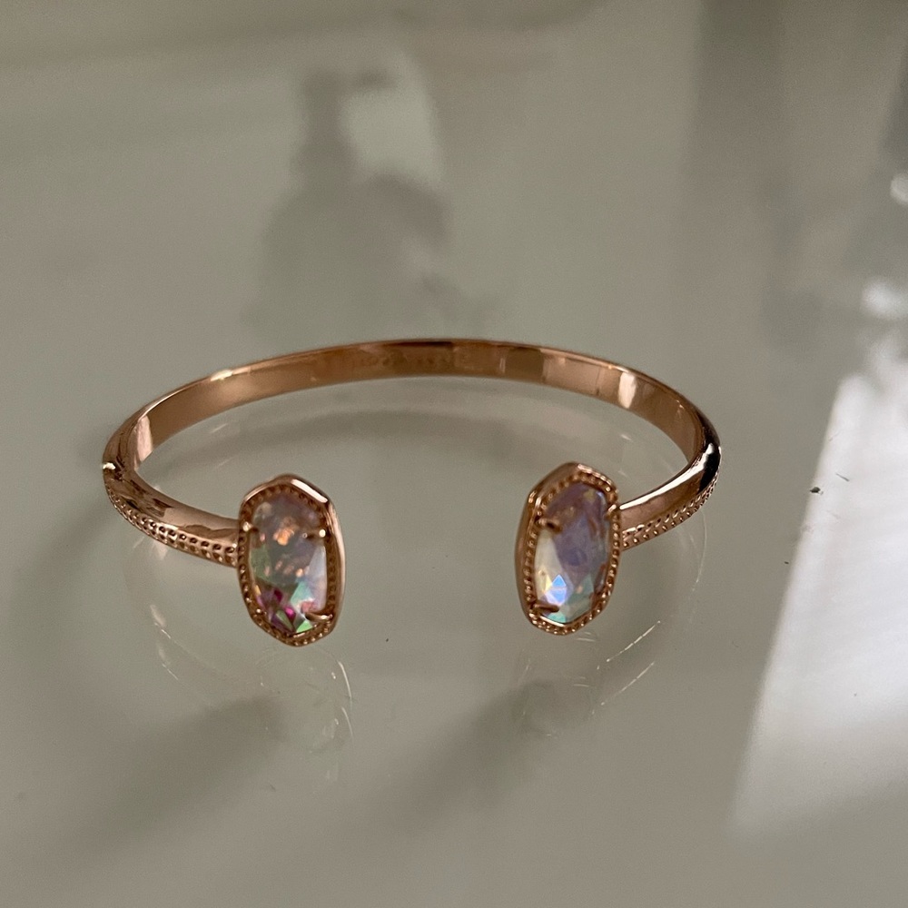 Kendra Scott Elton Bracelet in rose gold metal and Dichroic Glass stone